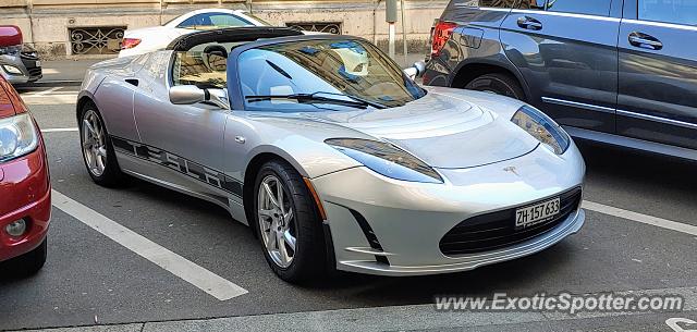 Tesla Roadster spotted in Zürich, Switzerland