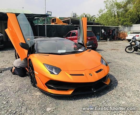 Lamborghini Aventador spotted in HCM, Vietnam