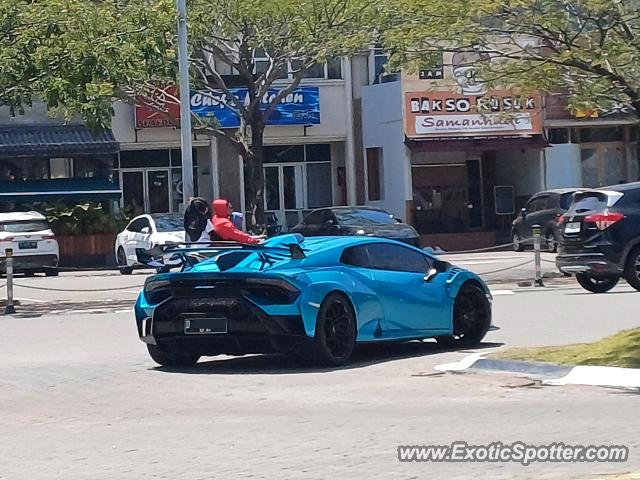 Lamborghini Huracan spotted in Jakarta, Indonesia