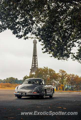 Mercedes 300SL spotted in Paris, France