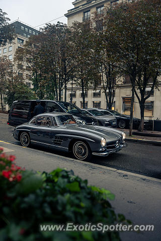 Mercedes 300SL spotted in Paris, France