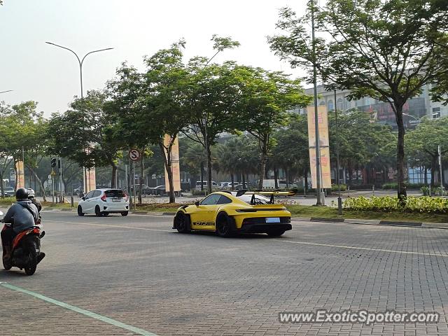 Porsche 911 GT3 spotted in Jakarta, Indonesia