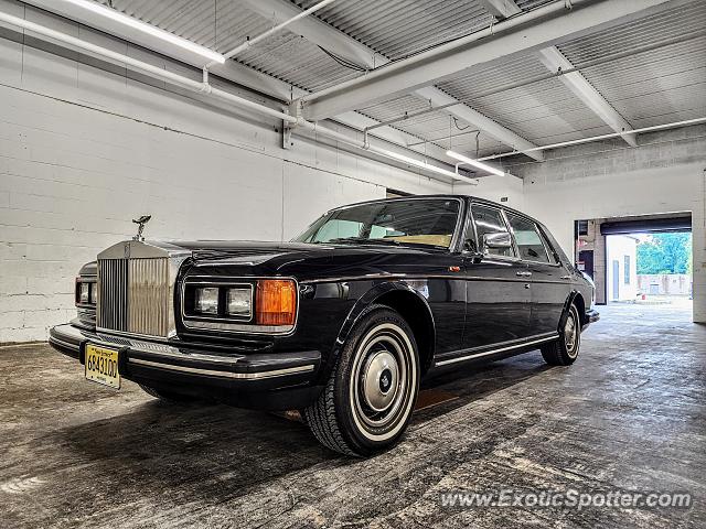 Rolls-Royce Silver Spur spotted in Princeton, New Jersey