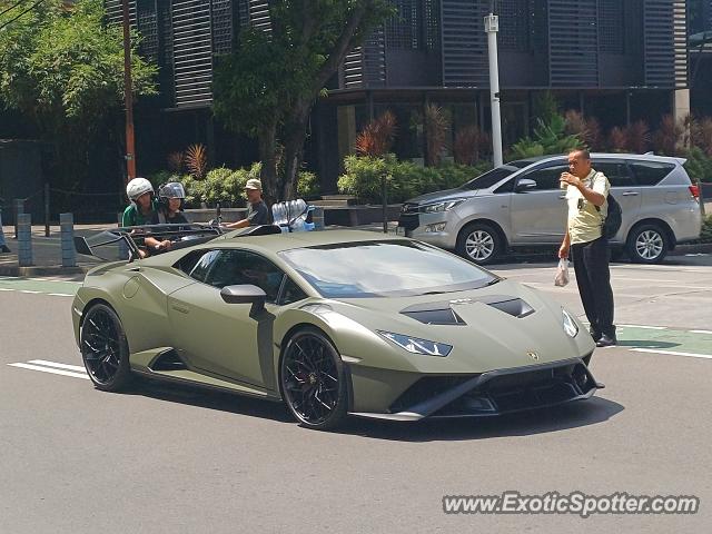 Lamborghini Huracan spotted in Jakarta, Indonesia