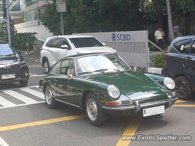 Porsche 911 spotted in Jakarta, Indonesia