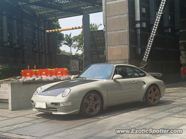 Porsche 911 spotted in Jakarta, Indonesia