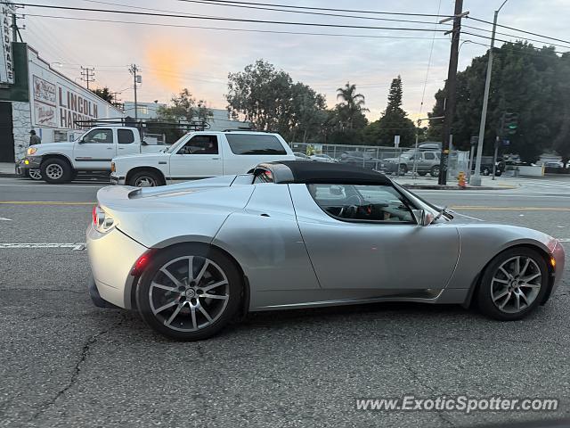 Tesla Roadster spotted in Venice, California