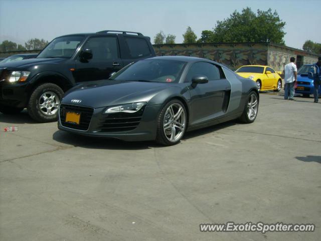 Audi R8 spotted in Lima, Peru