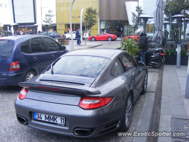 Porsche 911 Turbo spotted in Istanbul, Turkey