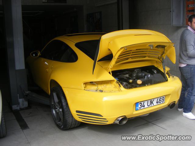 Porsche 911 GT2 spotted in Istanbul, Turkey