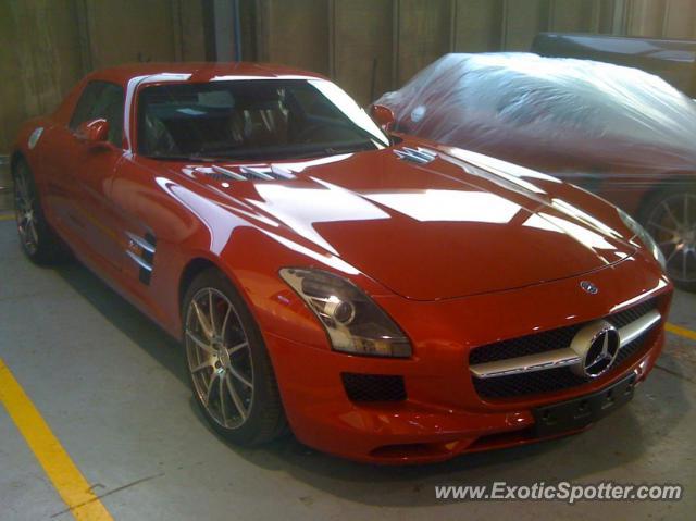 Mercedes SLS AMG spotted in Lima, Peru