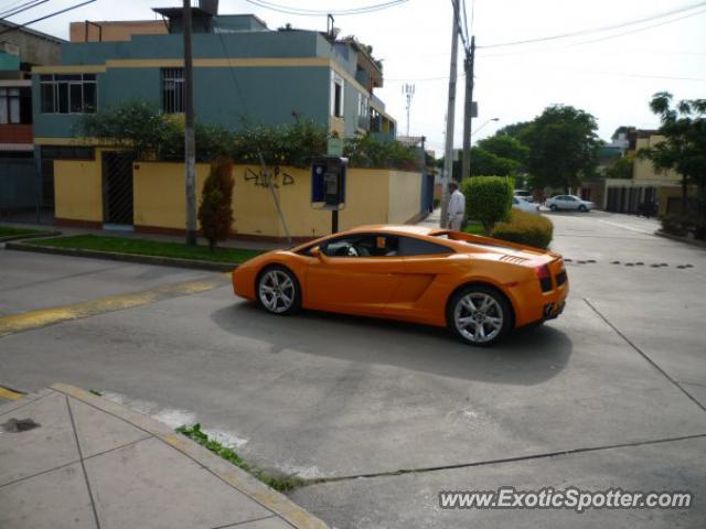 Lamborghini Gallardo spotted in Lima, Peru