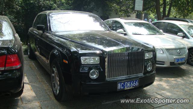 Rolls Royce Phantom spotted in Hangzhou, China