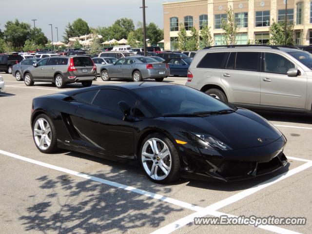 Lamborghini Gallardo spotted in St. Louis, Missouri