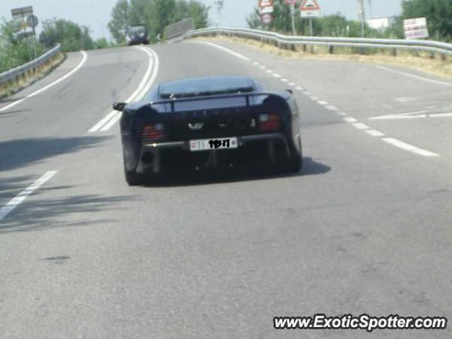 Jaguar XJ220 spotted in Maranello, Italy