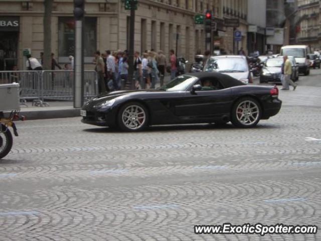 Dodge Viper spotted in Paris, France