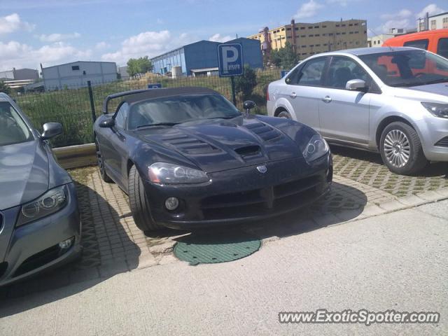 Dodge Viper spotted in Istanbul, Turkey