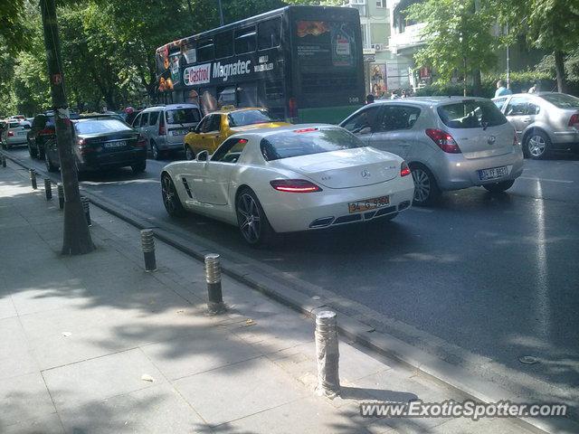 Mercedes SLS AMG spotted in Istanbul, Turkey