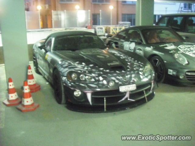 Dodge Viper spotted in Istanbul, Turkey