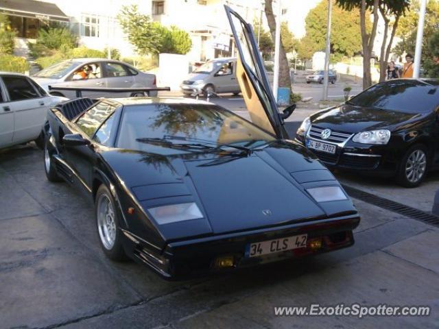 Lamborghini Countach spotted in Istanbul, Turkey