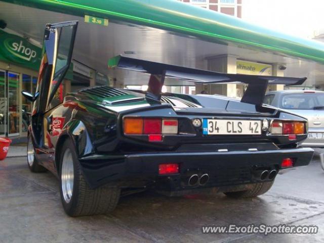 Lamborghini Countach spotted in Istanbul, Turkey