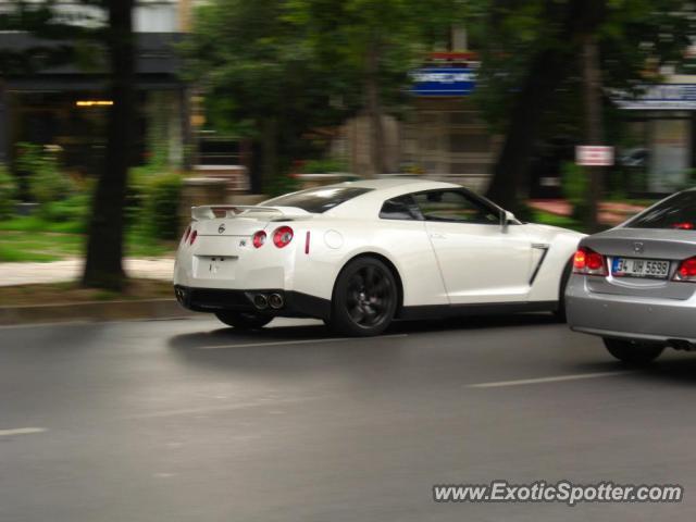 Nissan Skyline spotted in Istanbul, Turkey