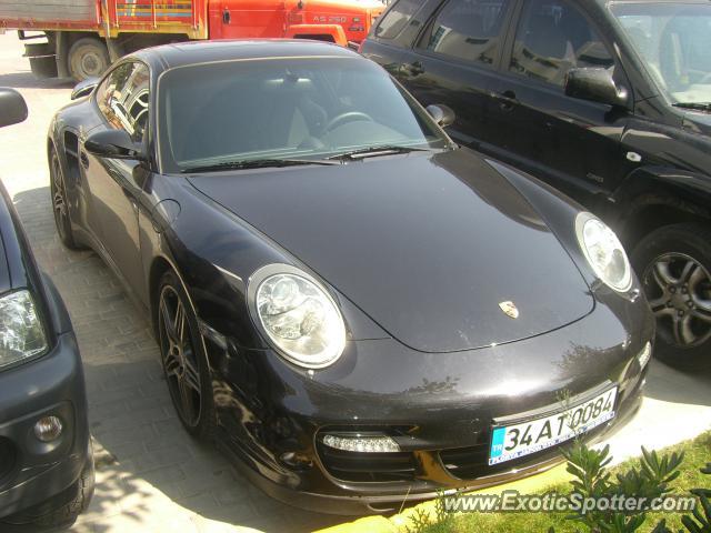 Porsche 911 Turbo spotted in Istanbul, Turkey