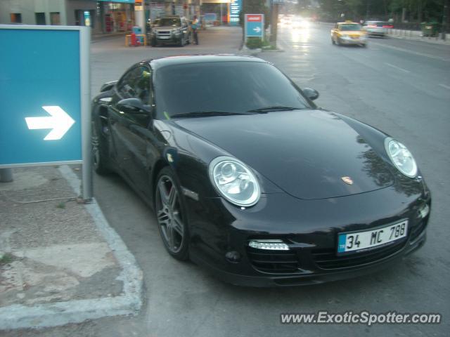 Porsche 911 Turbo spotted in Istanbul, Turkey