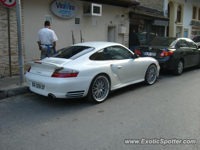 Porsche 911 Turbo spotted in Istanbul, Turkey