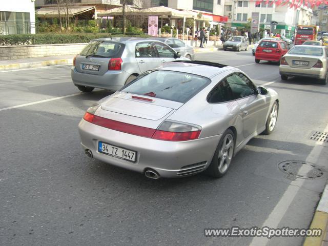 Porsche 911 Turbo spotted in Istanbul, Turkey