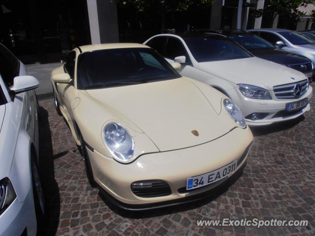 Porsche 911 Turbo spotted in Istanbul, Turkey