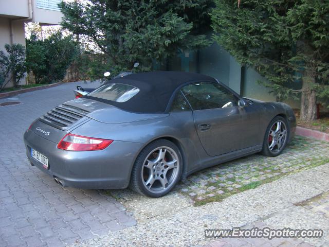 Porsche 911 Turbo spotted in Istanbul, Turkey