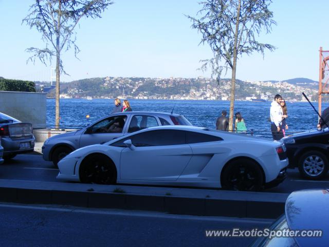 Lamborghini Gallardo spotted in Istanbul, Turkey