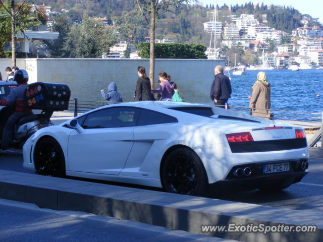 Lamborghini Gallardo spotted in Istanbul, Turkey