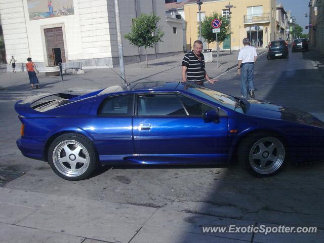 Lotus Esprit spotted in Cagliari, Italy