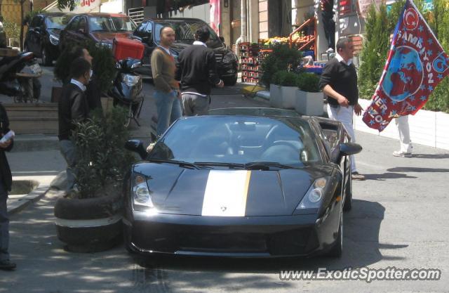 Lamborghini Gallardo spotted in Istanbul, Turkey