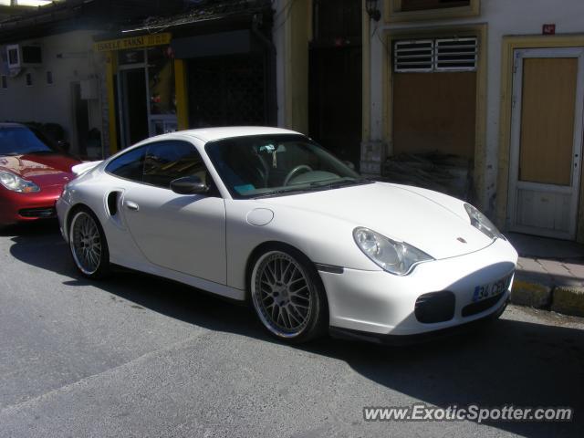 Porsche 911 Turbo spotted in Istanbul, Turkey