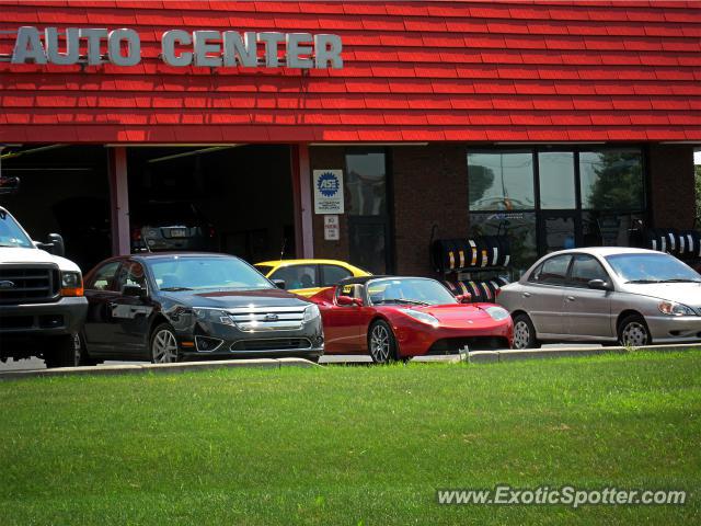 Tesla Roadster spotted in Schnecksville, Pennsylvania