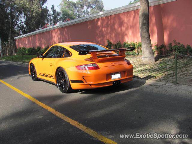 Porsche 911 GT3 spotted in Lima, Peru