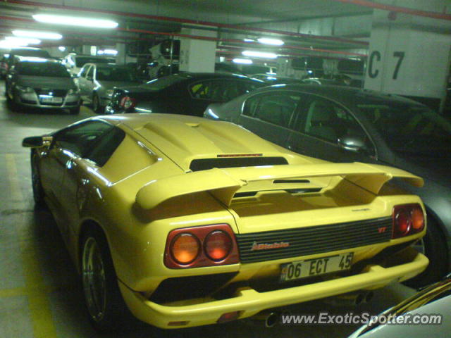 Lamborghini Diablo spotted in Istanbul, Turkey