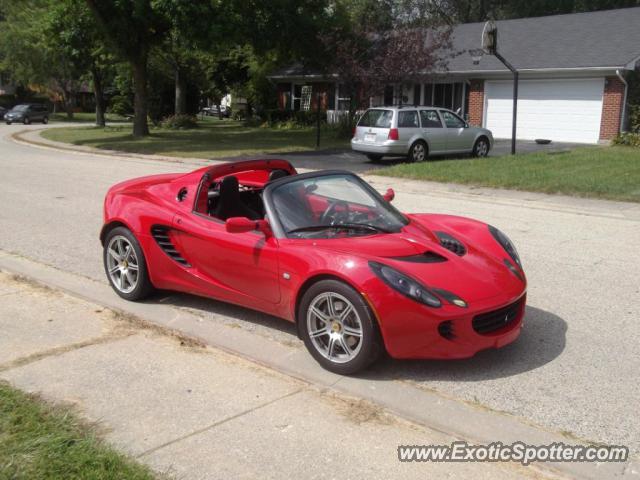 Lotus Elise spotted in Lake Zurich, Illinois