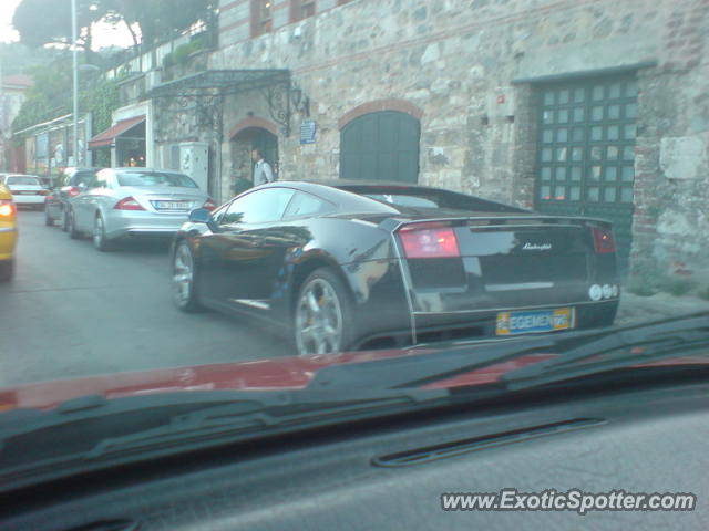 Lamborghini Gallardo spotted in Istanbul, Turkey