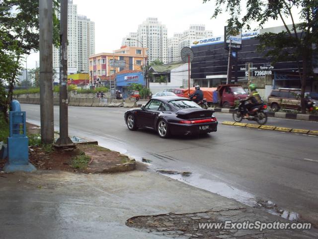 Porsche 911 spotted in Jakarta, Indonesia