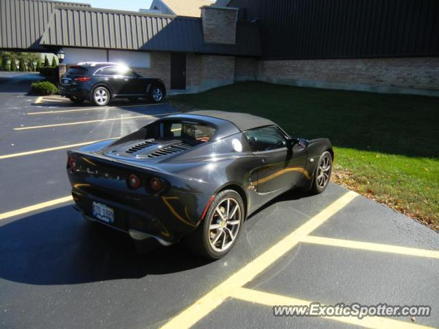 Lotus Elise spotted in Lake Forest, Illinois