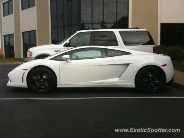 Lamborghini Gallardo spotted in St. Louis, Missouri