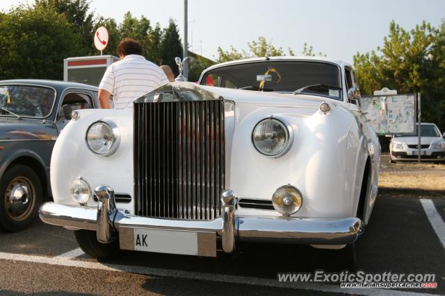 Rolls Royce Silver Cloud spotted in FIORANO, Italy