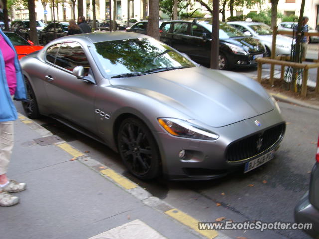 Ferrari California spotted in Paris, France