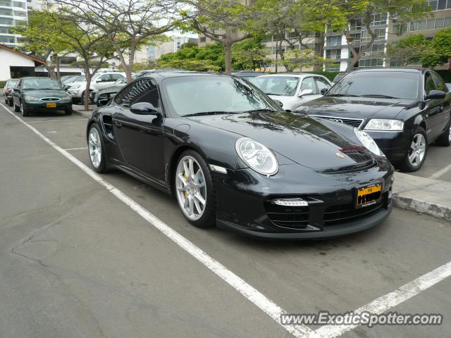 Porsche 911 GT2 spotted in Lima, Peru