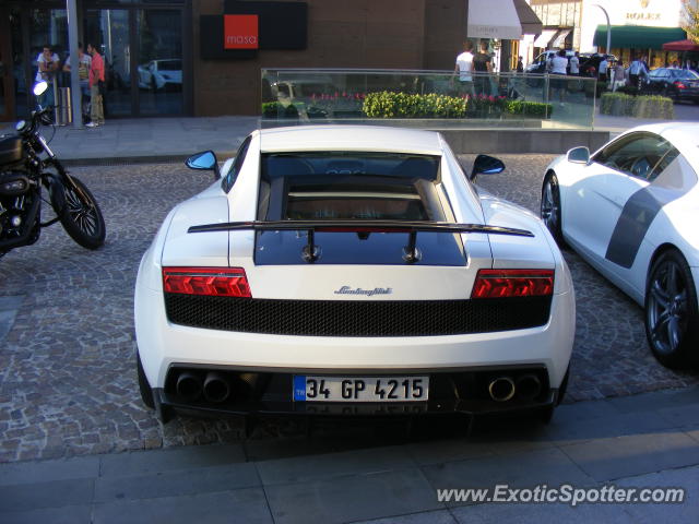 Lamborghini Gallardo spotted in Istanbul, Turkey