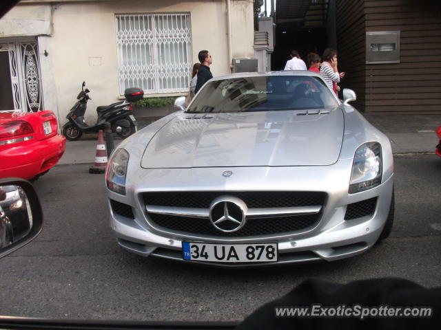 Mercedes SLS AMG spotted in Istanbul, Turkey